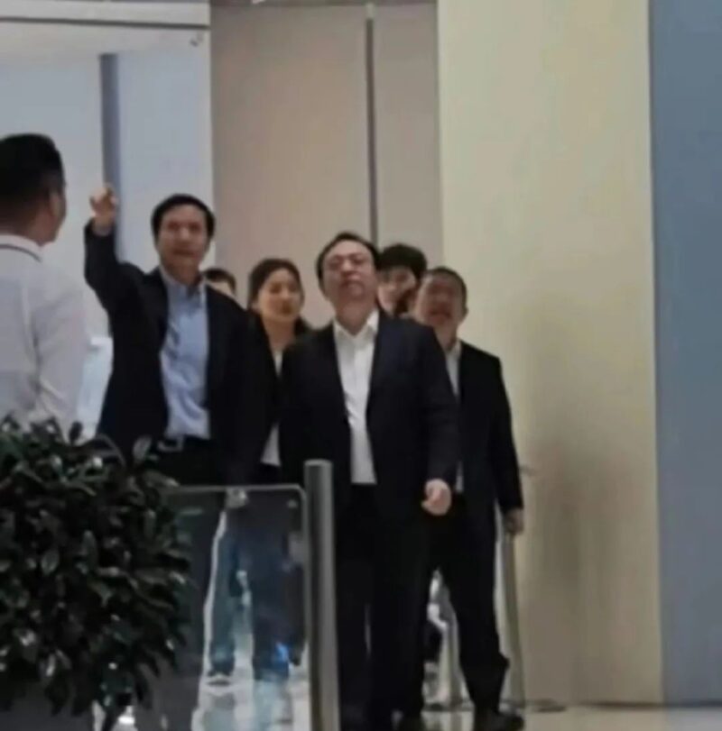 В Китае глава BYD посетил завод Xiaomi Auto по приглашению Лэй Цзюня, данные утекли в сеть