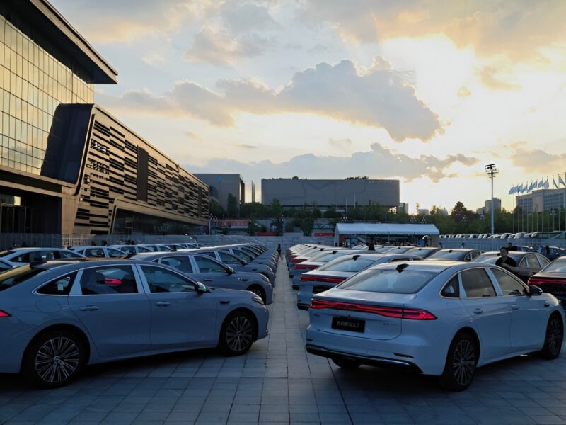 В Китае представлен Geely Galaxy A7 PHEV по цене от 11 240 долларов.