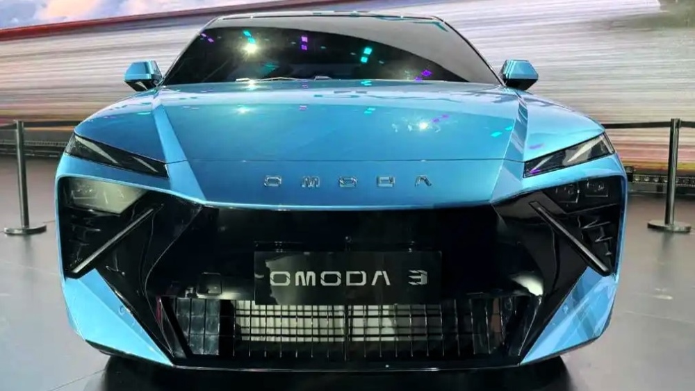 Omoda C3 Crossover впереди