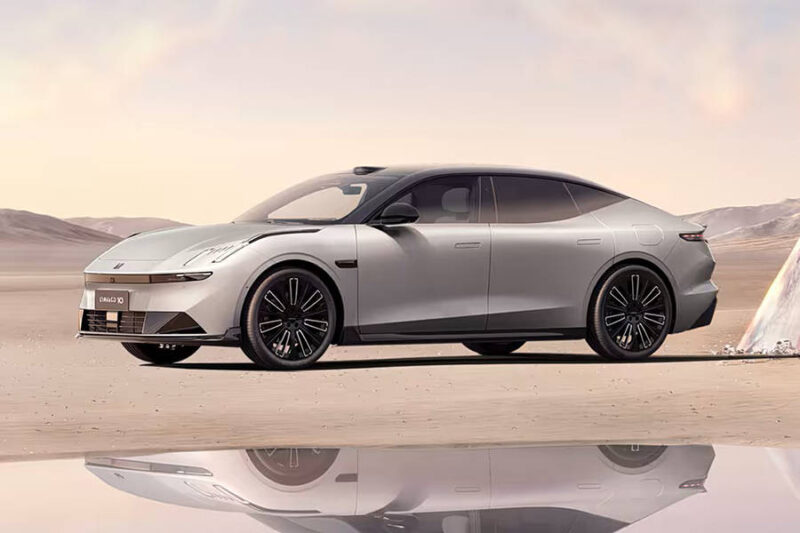 В Китае начнутся предварительные продажи гибрида Lynk & Co 10 EM-P PHEV по цене от 28 000 долларов с 11 августа
