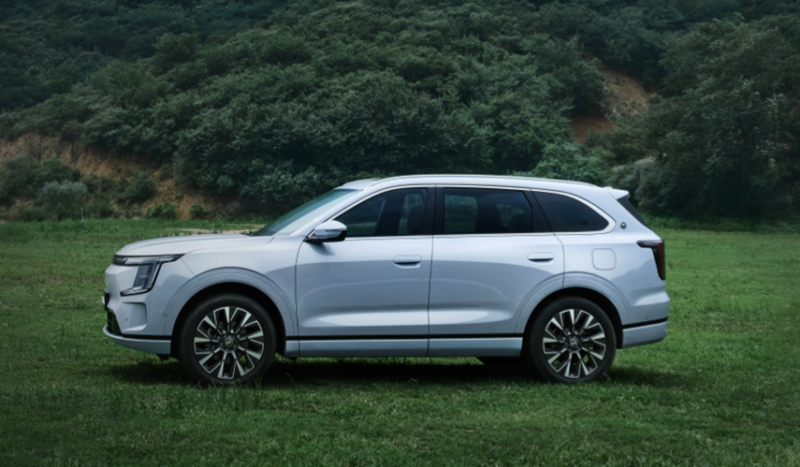 В Китае начались предварительные продажи Jetour Shanhai L7 Plus PHEV с 355 л.с. и запасом хода до 1700 км по цене от 19 500 долларов.