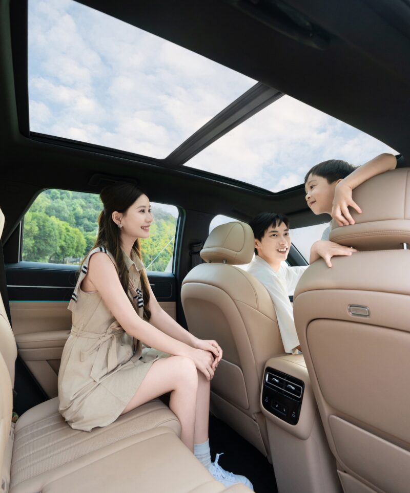 В Китае начались предварительные продажи Jetour Shanhai L7 Plus PHEV с 355 л.с. и запасом хода до 1700 км по цене от 19 500 долларов.