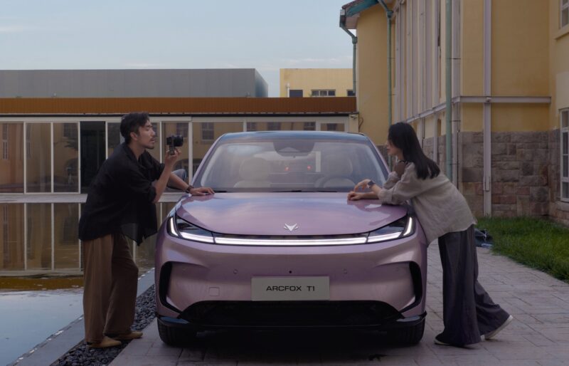В Китае представлен новый электрический хэтчбек BAIC Arcfox T1 с запасом хода 425 км и ценой от 9600 долларов.