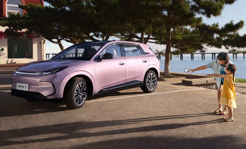 В Китае представлен новый электрический хэтчбек BAIC Arcfox T1 с запасом хода 425 км и ценой от 9600 долларов.