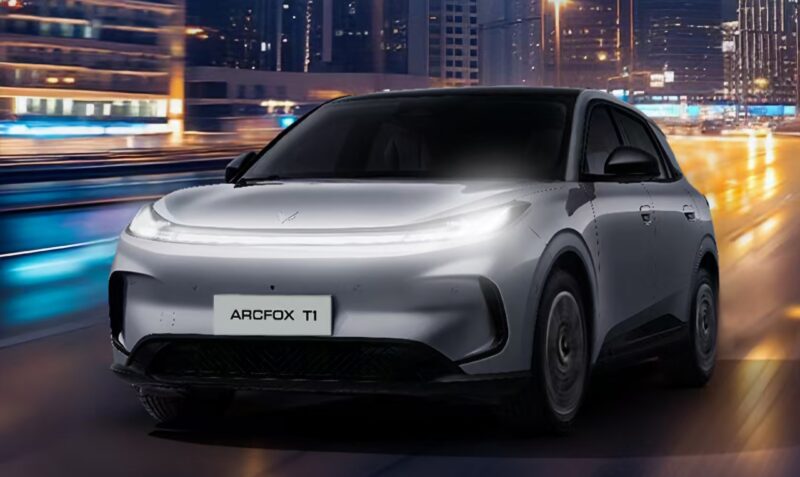 В Китае представлен новый электрический хэтчбек BAIC Arcfox T1 с запасом хода 425 км и ценой от 9600 долларов.