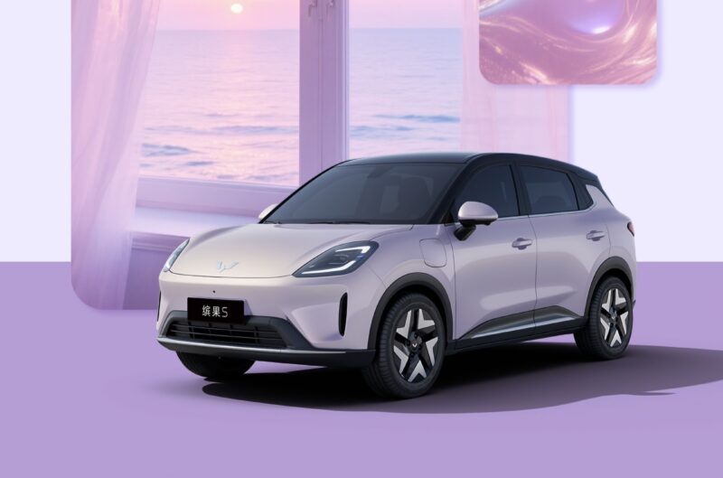 В Китае начались предварительные продажи электромобиля Wuling Bingo S от SGMW с запасом хода 325 и 430 км по цене от 9600 долларов
