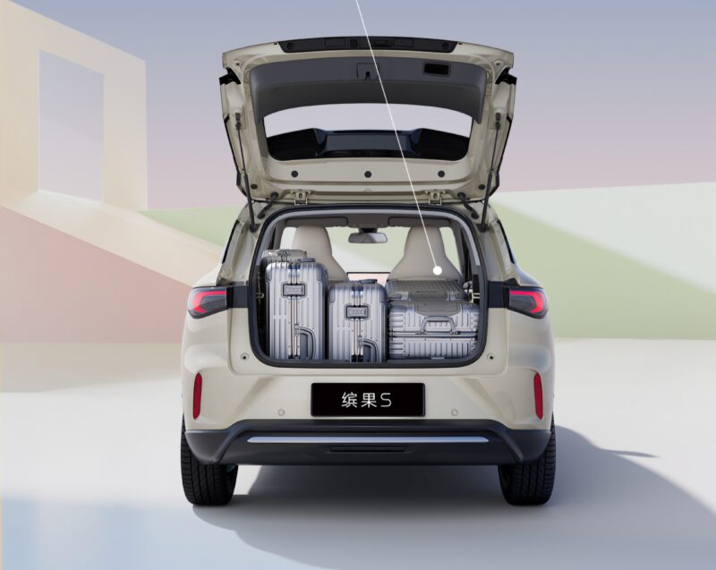 В Китае начались предварительные продажи электромобиля Wuling Bingo S от SGMW с запасом хода 325 и 430 км по цене от 9600 долларов