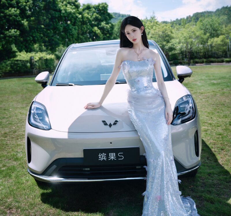 В Китае начались предварительные продажи электромобиля Wuling Bingo S от SGMW с запасом хода 325 и 430 км по цене от 9600 долларов