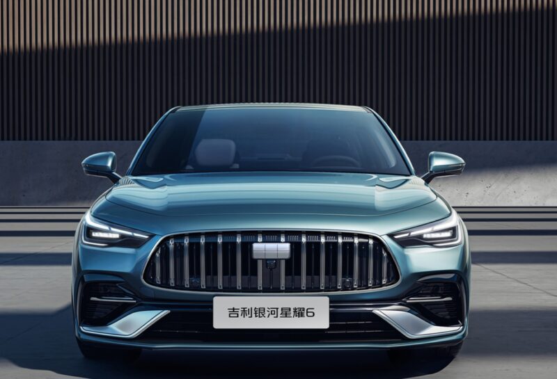 В Китае представлены официальные изображения гибридного седана Geely Galaxy Starshine 6 длиной 4,8 метра
