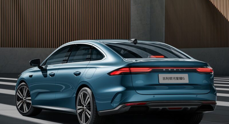 В Китае представлены официальные изображения гибридного седана Geely Galaxy Starshine 6 длиной 4,8 метра