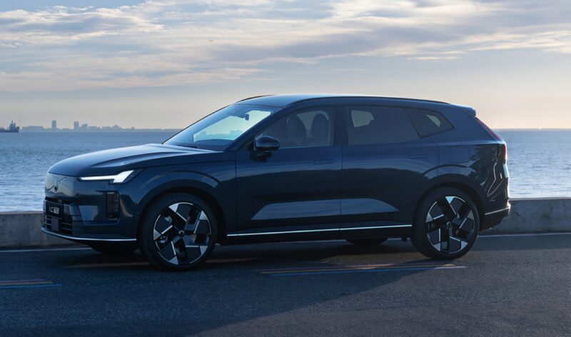 В Китае начались предпродажи гибридного Volvo XC70 местного производства от 41 900 долларов.
