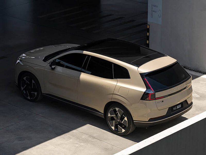 В Китае начались предпродажи гибридного Volvo XC70 местного производства от 41 900 долларов.