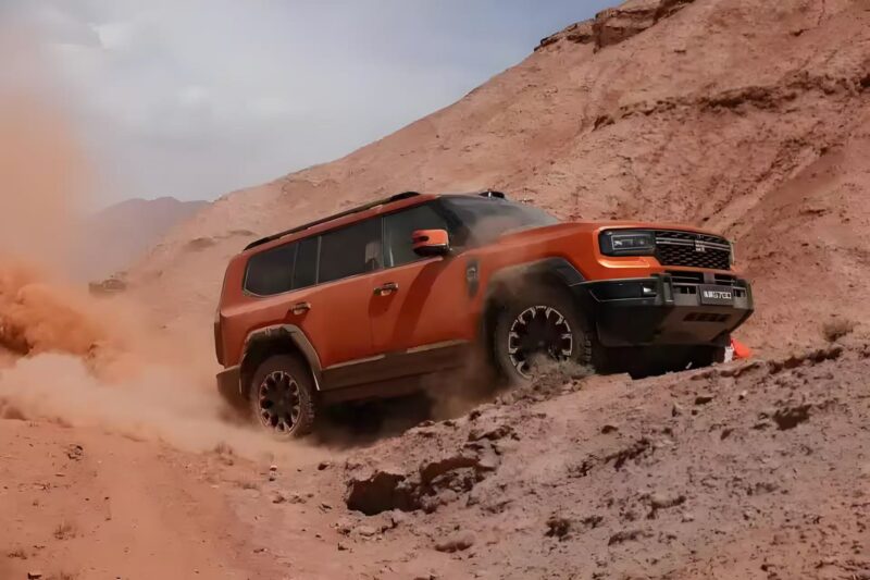 В Китае начались предварительные продажи внедорожника Jetour Zongheng G700 PHEV с 751 л.с. и глубиной преодоления брода 970 мм