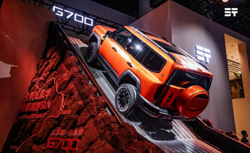 В Китае начались предварительные продажи внедорожника Jetour Zongheng G700 PHEV с 751 л.с. и глубиной преодоления брода 970 мм