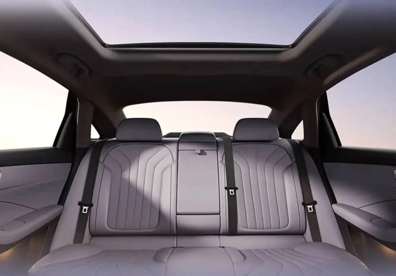 В Китае начались предварительные продажи доступного гибрида Roewe M7 PHEV с запасом хода 2050 км по цене от 13 700 долларов.