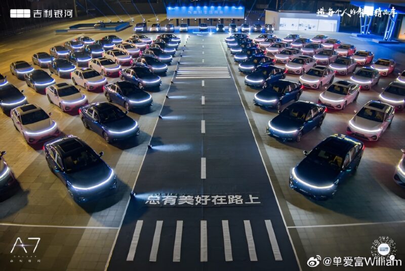 В Китае представлен Geely Galaxy A7 PHEV по цене от 11 240 долларов.