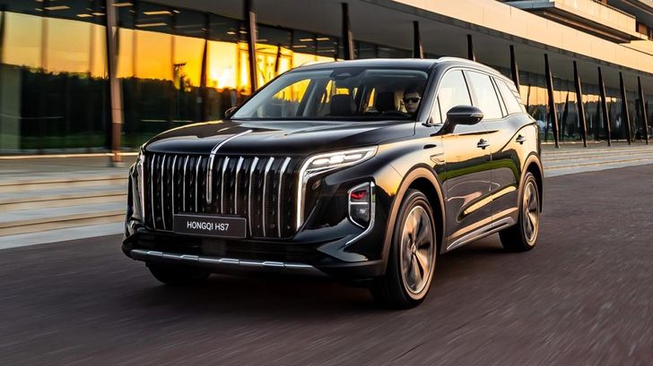 В России начнутся продажи нового семисеатского кроссовера. Версии и цены