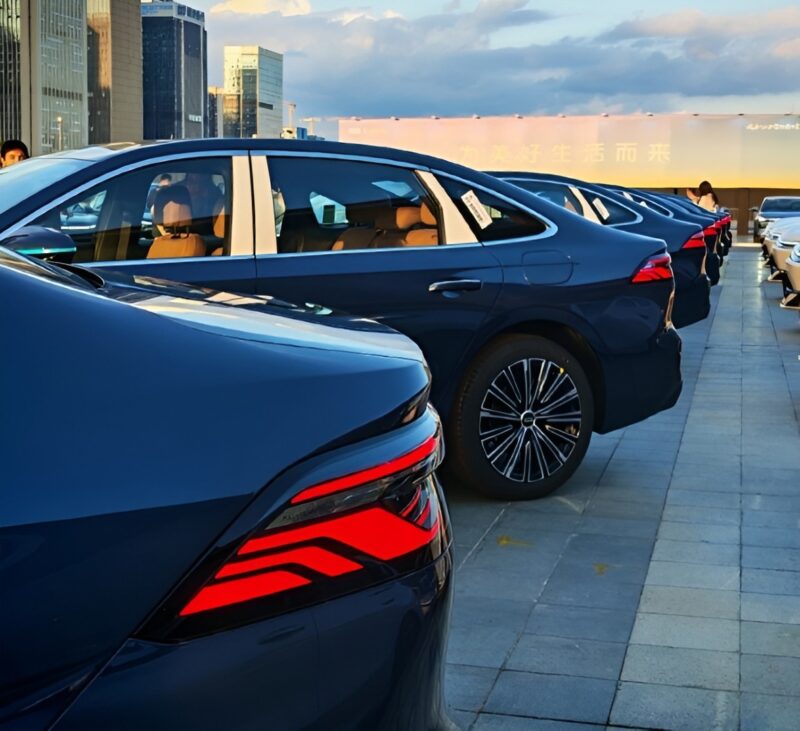 В Китае представлен Geely Galaxy A7 PHEV по цене от 11 240 долларов.