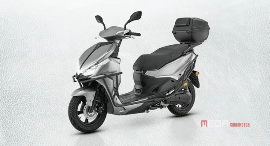 QJMOTOR выпустил два скутера 150 куб.