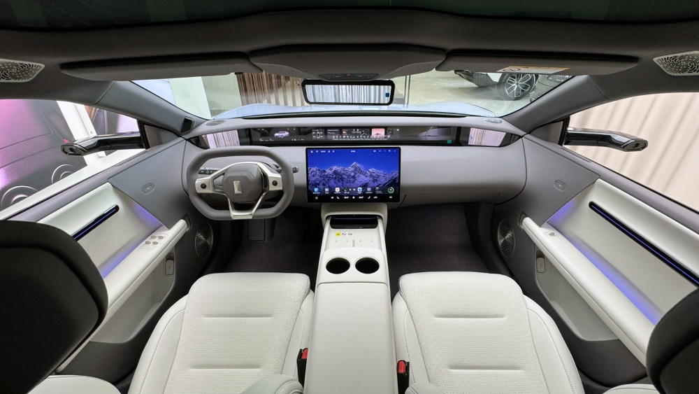 Avatr 06 Sedan Interior в Беларуси у дилера в автосалоне автомобилей