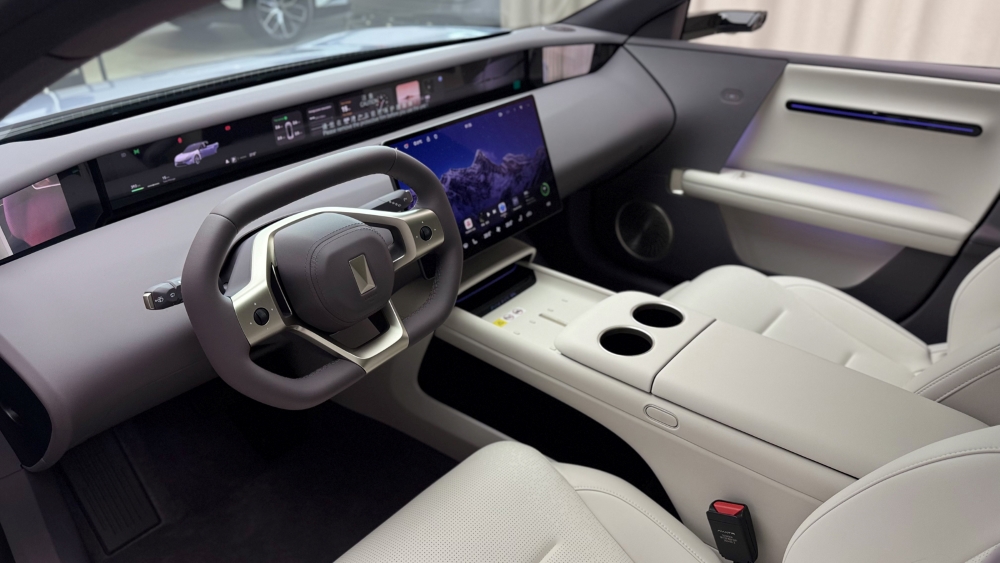 Avatr 06 Sedan Interior в Беларуси у дилера в автосалоне автомобилей