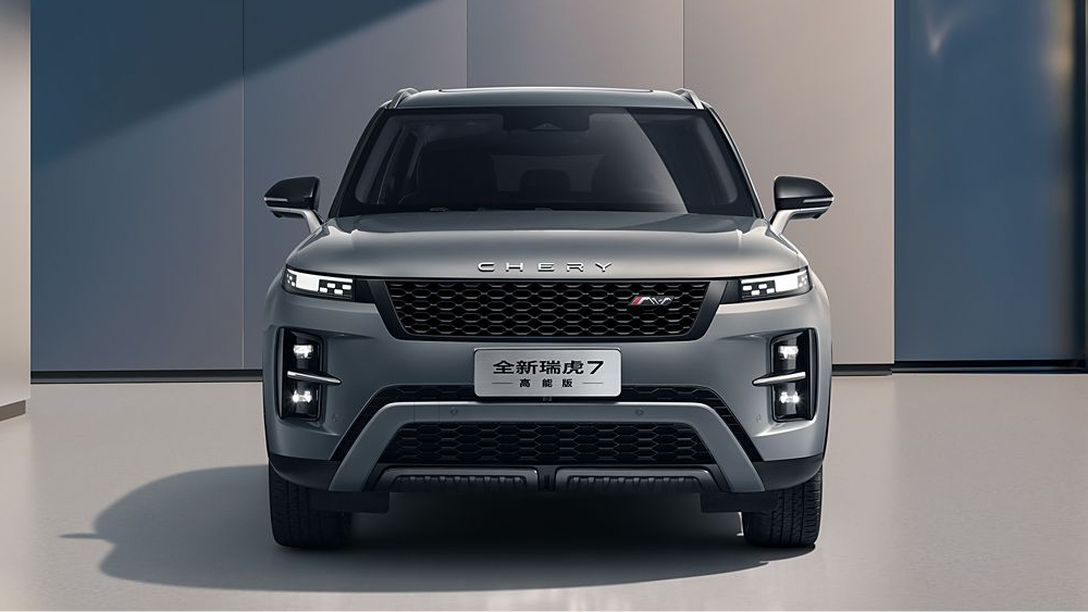 Chery Tiggo 7 High Energy Tiggo 7 Sport в передней серой кроссовере Range Rover Evoque Cross