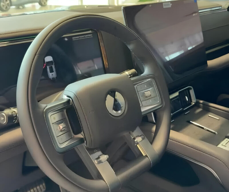 В Китае представлен гибридный внедорожник Denza B8 от BYD для зарубежных рынков