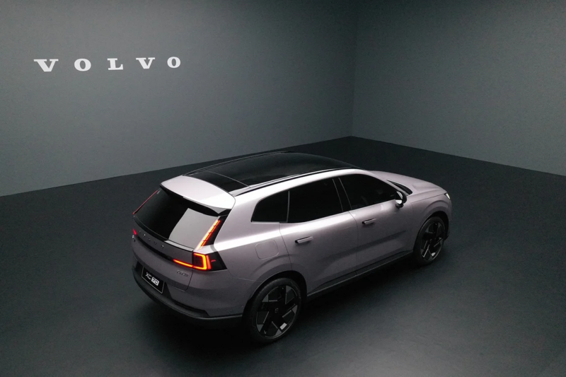 В Китае сошел с конвейера Volvo XC70: роскошный гибрид с тремя моторами и трехступенчатой DHT