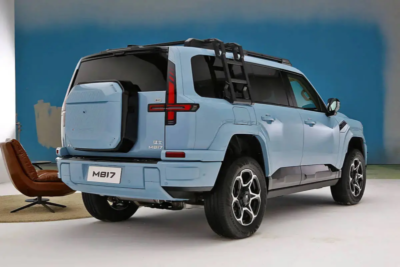 В Китае представлен Dongfeng M-Hero M817 с HarmonyOS Cockpit 5 и Huawei ADS 4, цена от 44 500 долларов.