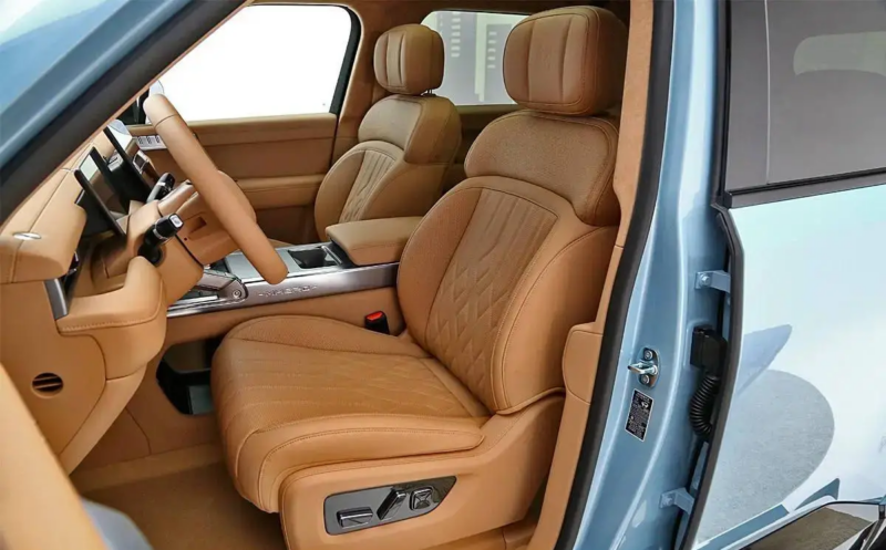 В Китае представлен Dongfeng M-Hero M817 с HarmonyOS Cockpit 5 и Huawei ADS 4, цена от 44 500 долларов.