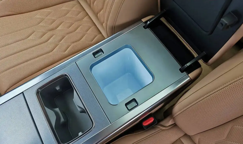 В Китае представлен Dongfeng M-Hero M817 с HarmonyOS Cockpit 5 и Huawei ADS 4, цена от 44 500 долларов.