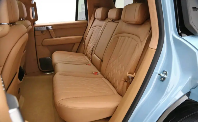 В Китае представлен Dongfeng M-Hero M817 с HarmonyOS Cockpit 5 и Huawei ADS 4, цена от 44 500 долларов.