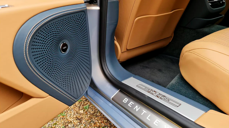В Китае Geely Zeekr 9X получил аудиосистему Naim, ранее доступную только в Bentley