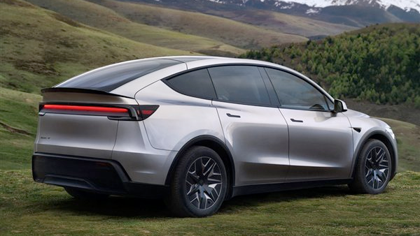 В Китае вице-президент Tesla показал видео, как в Model Y поместились шесть взрослых ростом 180 см, вызвав насмешки автоблогеров
