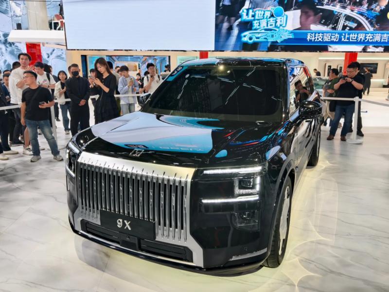 В Китае показали салон Zeekr 9X: 80-тысячный внедорожник с самой большой батареей среди PHEV и весом 3 тонны