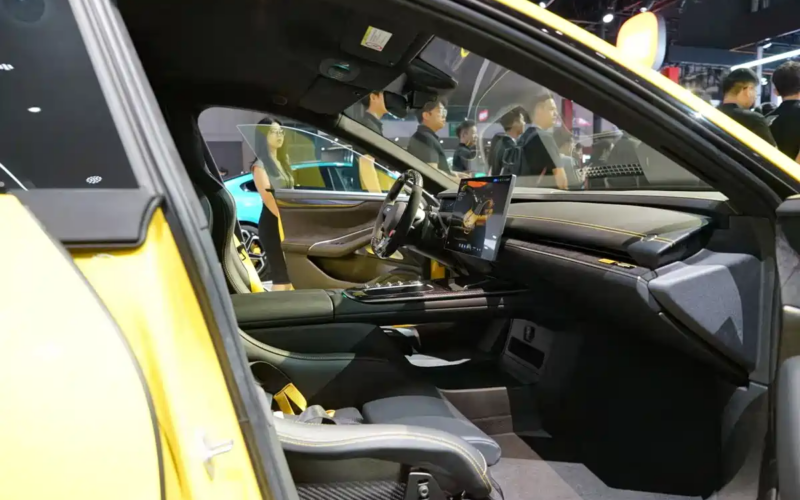 В Китае на автосалоне в Чэнду впервые представили Xiaomi SU7 Ultra Nürburgring Limited Edition