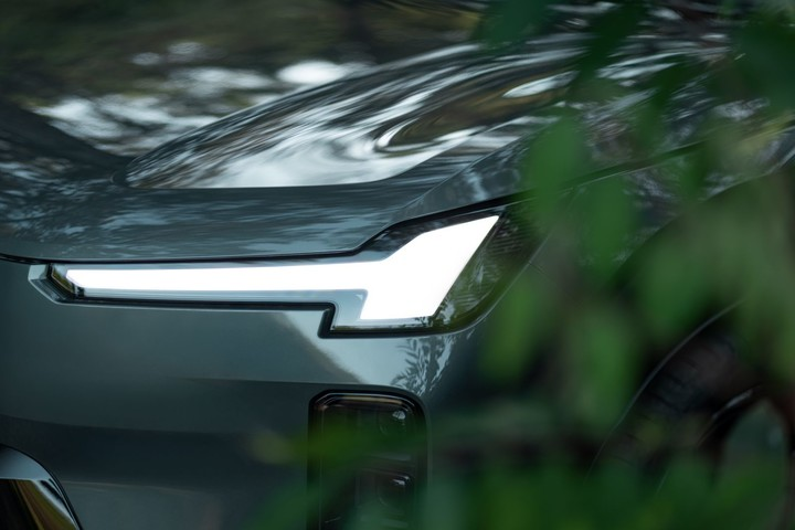 В Китае Volvo XC70 PHEV начнёт предзаказ в конце августа с запасом хода 200 км на электричестве и 1200 км в гибридном режиме