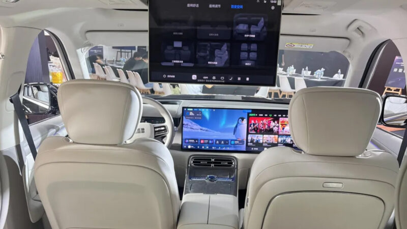 В Китае новый полноразмерный кроссовер Geely Galaxy M9 с 697 л.с. скопился у дилеров перед стартом продаж