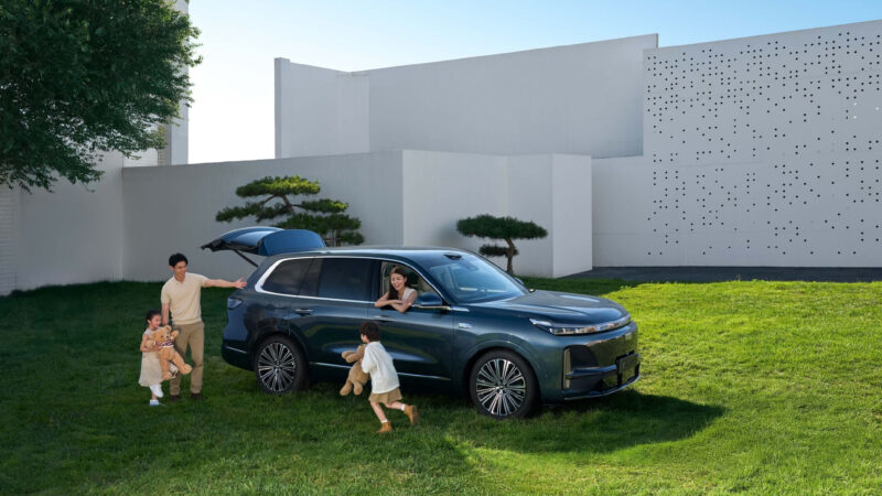 В Китае начались предзаказы на полноразмерный кроссовер Geely Galaxy M9 по цене от 27 040 долларов.
