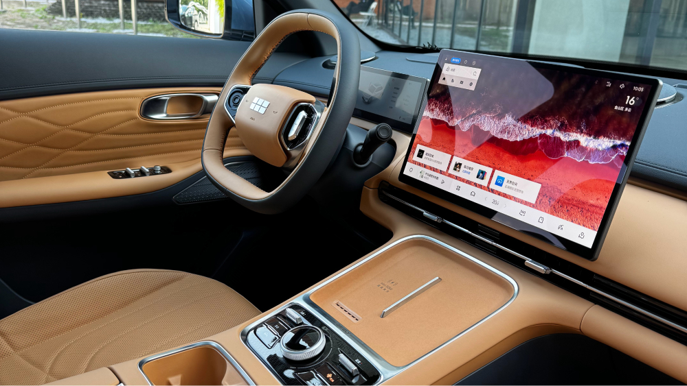 Geely Galaxy Starship 7 EM-I-I-Crossover Right Salon