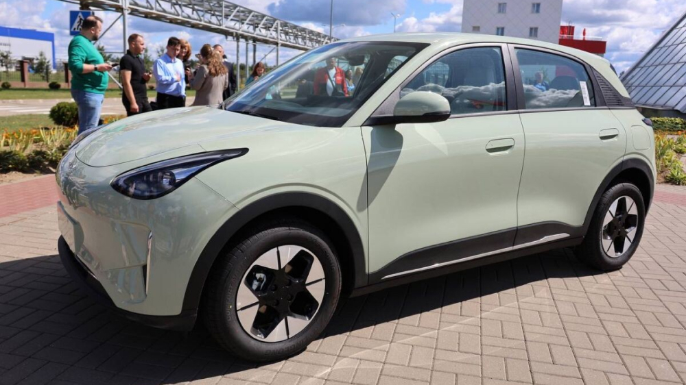 Geely Xingyuan E22H на боковой стороне переднего электромобиля в новичок Belarus Belji
