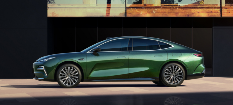 В Китае Geely Galaxy представит полностью электрическую версию седана Starshine 8