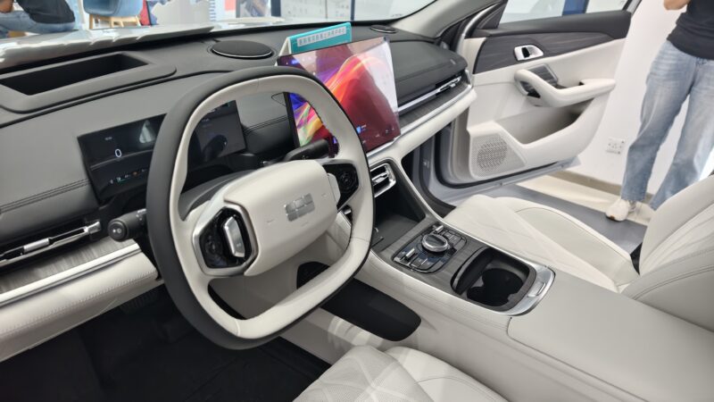 В Китае представлен Geely Galaxy A7 — практичный седан среднего класса со сбалансированными характеристиками