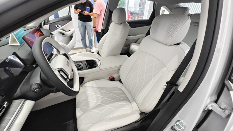 В Китае представлен Geely Galaxy A7 — практичный седан среднего класса со сбалансированными характеристиками
