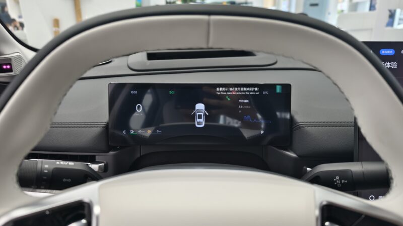 В Китае представлен Geely Galaxy A7 — практичный седан среднего класса со сбалансированными характеристиками