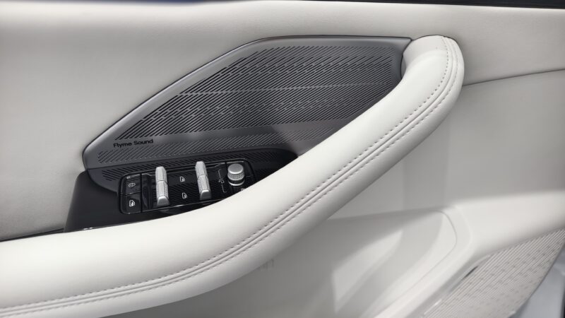 В Китае представлен Geely Galaxy A7 — практичный седан среднего класса со сбалансированными характеристиками