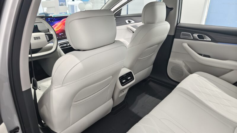 В Китае представлен Geely Galaxy A7 — практичный седан среднего класса со сбалансированными характеристиками