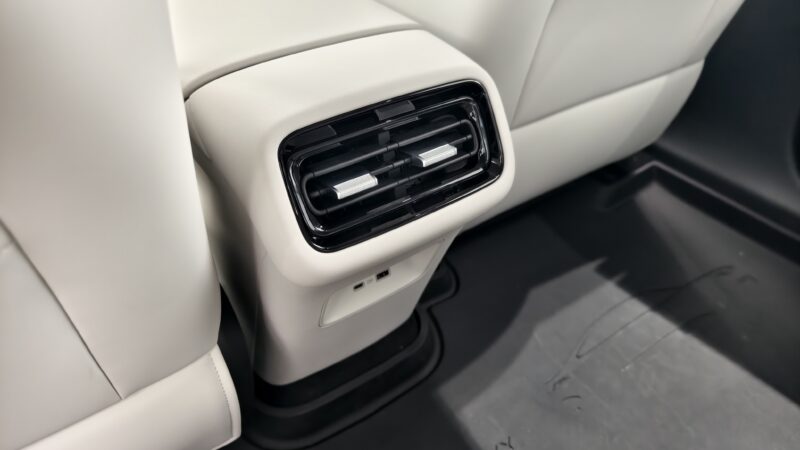 В Китае представлен Geely Galaxy A7 — практичный седан среднего класса со сбалансированными характеристиками