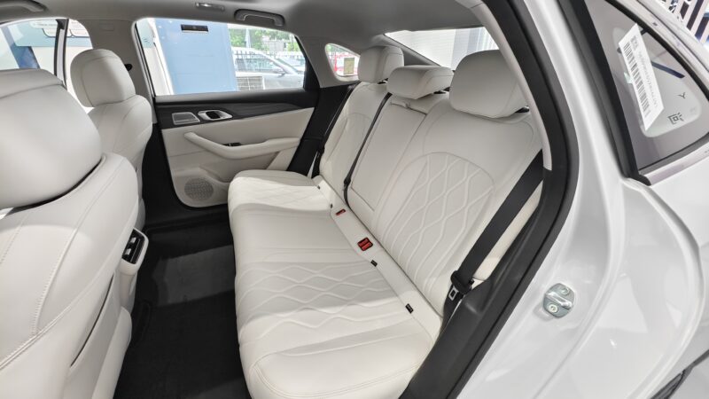 В Китае представлен Geely Galaxy A7 — практичный седан среднего класса со сбалансированными характеристиками