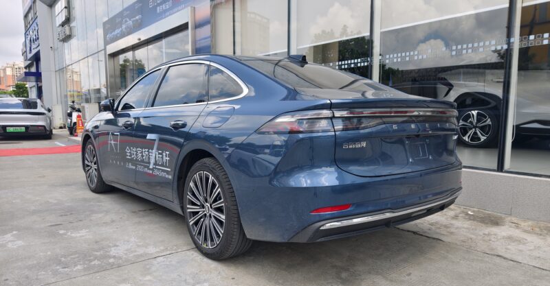 В Китае представлен Geely Galaxy A7 — практичный седан среднего класса со сбалансированными характеристиками